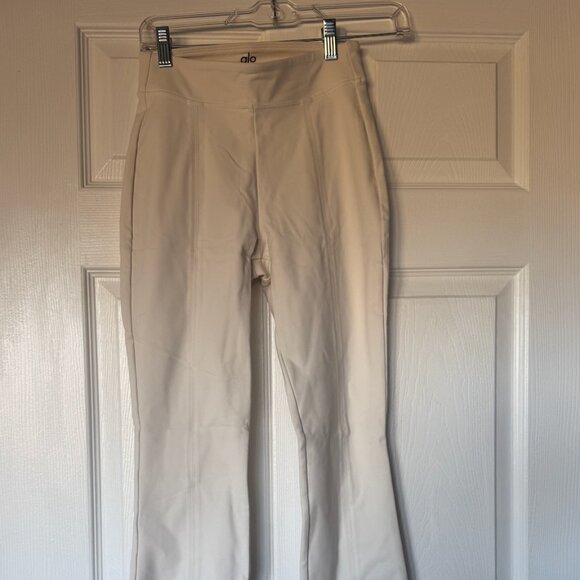 Alo Yoga Airbrush High-Waist Flutter Legging - Ivory - Picture 6 of 11